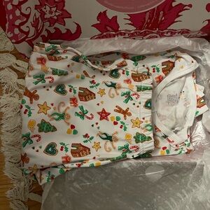 NWT Roller Rabbit Christmas Gingerbread Party Pajamas